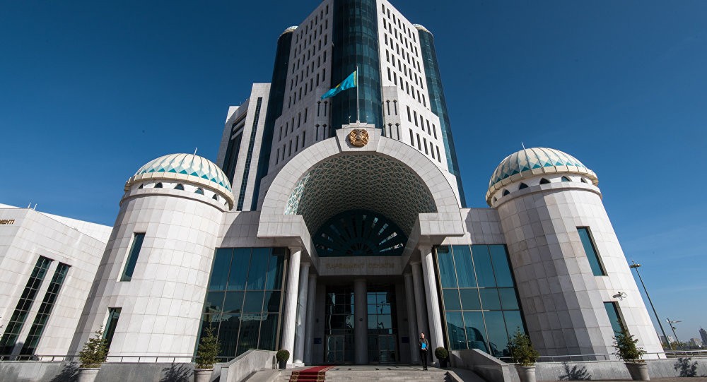 Сенат депутаттары Қыздар университетінің ұжымымен кездесті