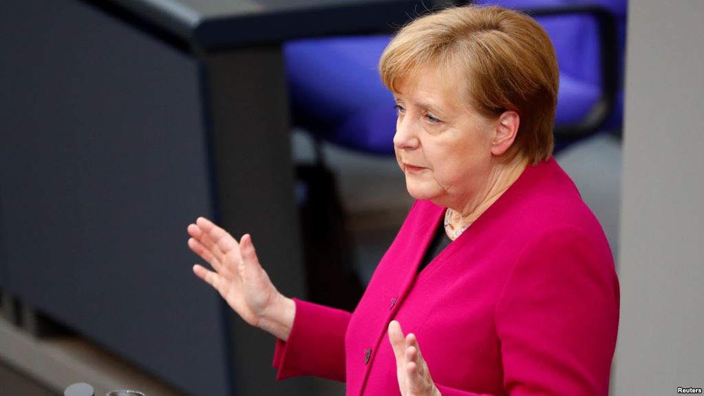 Ангела Меркель ХДО партиясының көшбасшысы қызметінен кетті