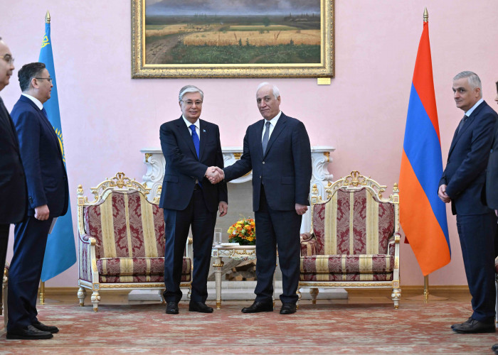 Қасым-Жомарт Тоқаев Армения Президентімен кездесті