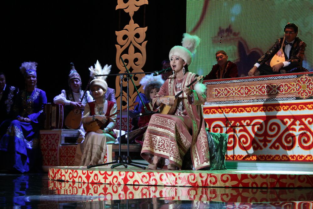 Алматыдағы «Алатау» дәстүрлі өнер театры­ның ашылғанына бір жыл толды