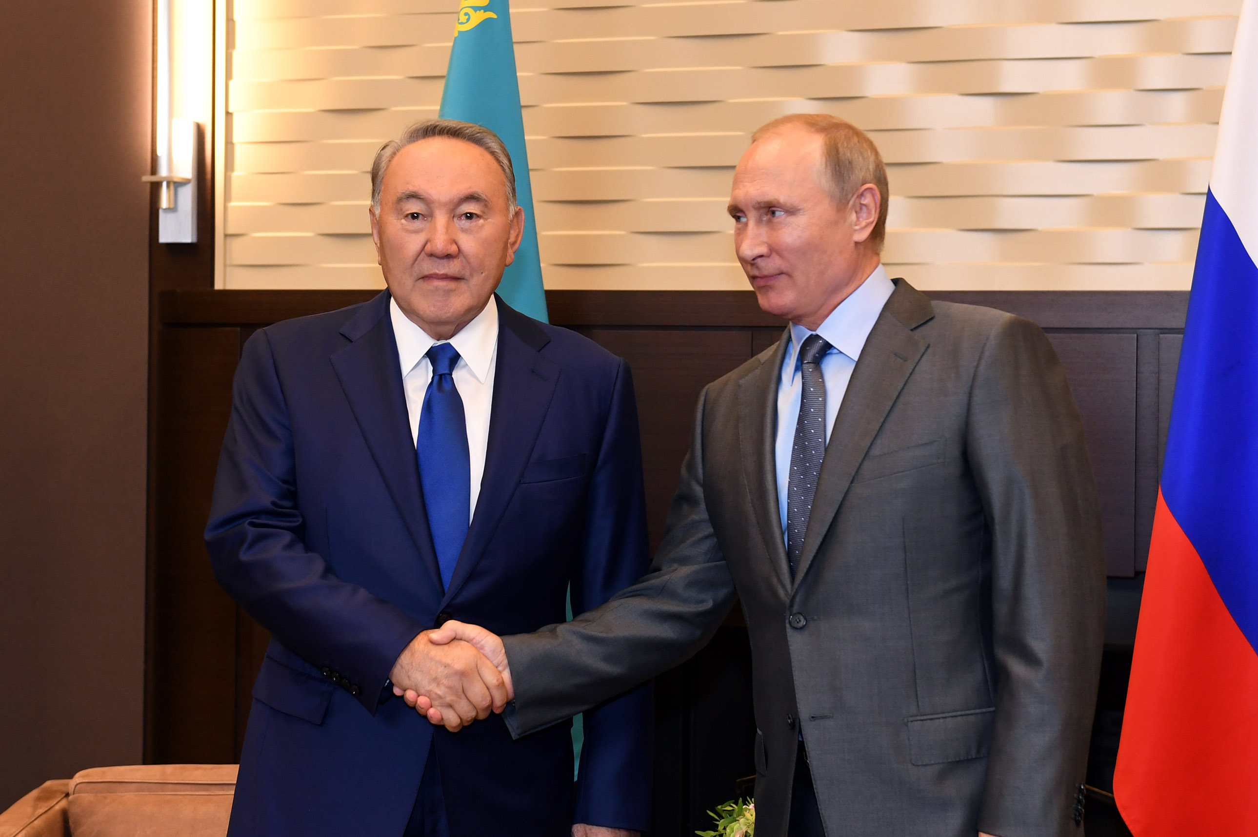 Нұрсұлтан Назарбаев Владимир Путинмен кездесті