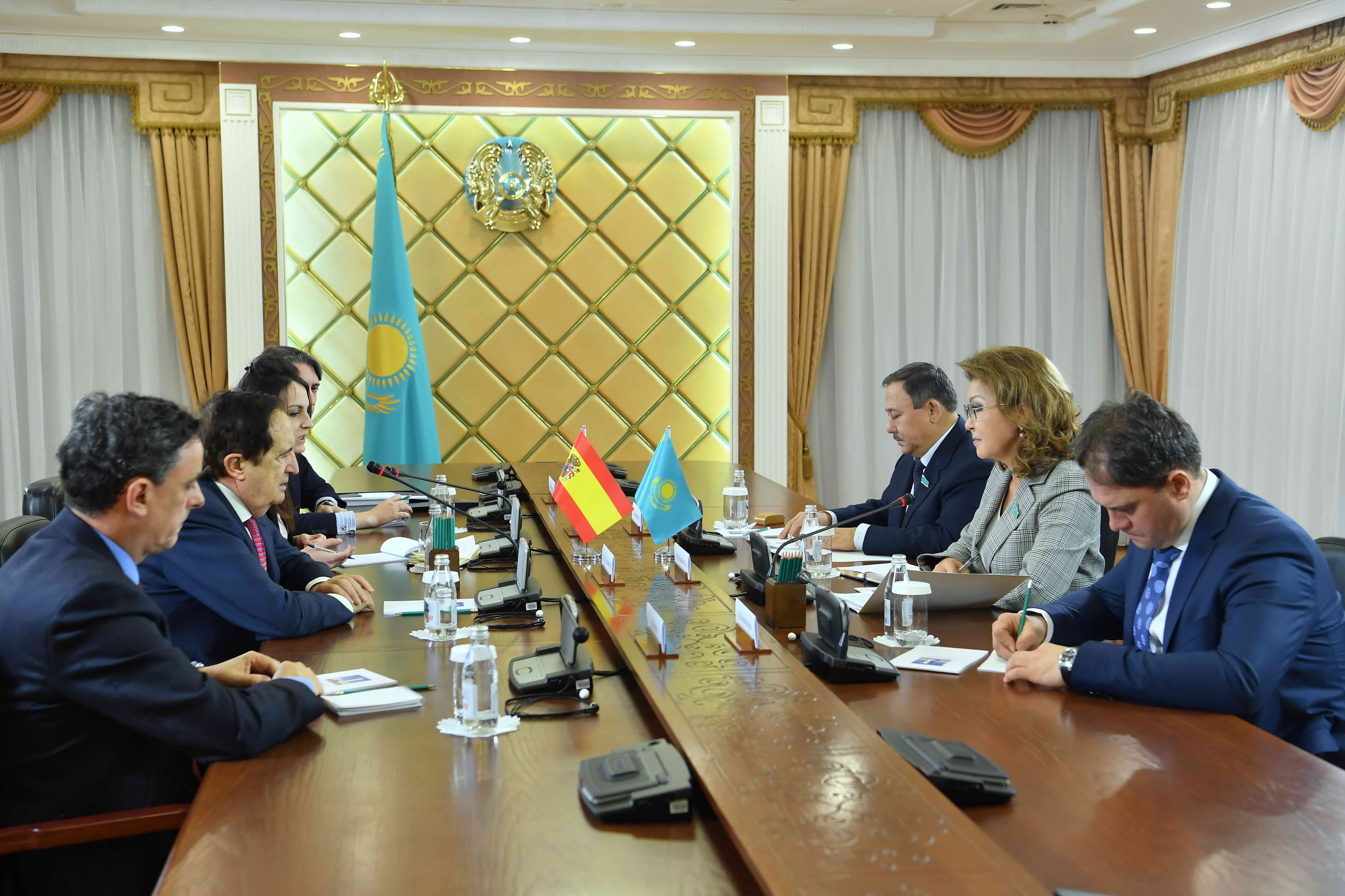 Дариға Назарбаева Испанияның сенаторымен кездесті