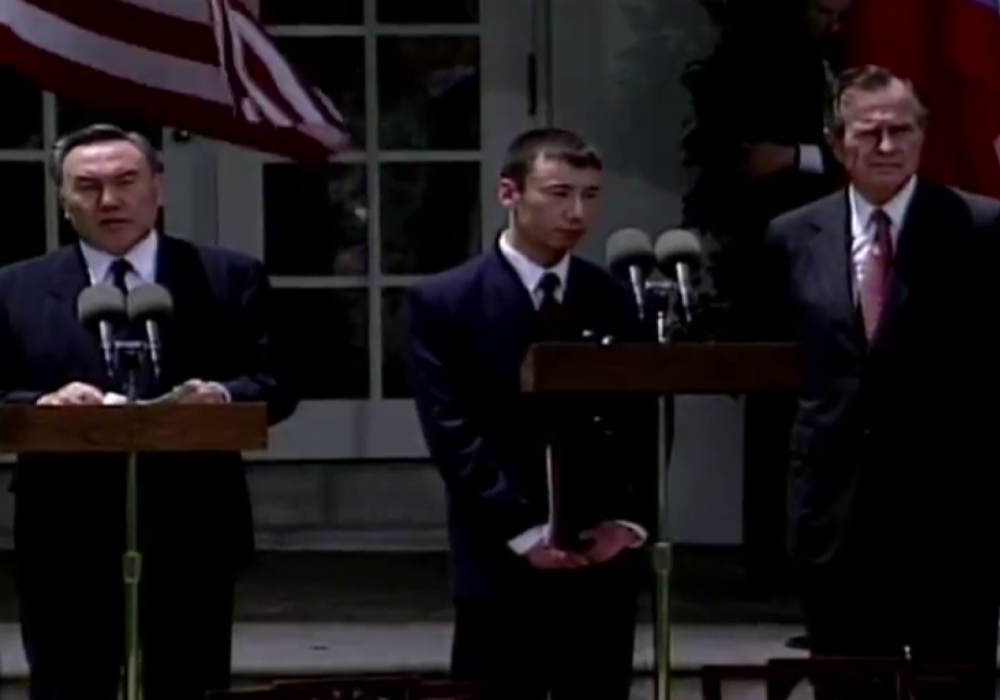 Н.Назарбаев пен Буштың кездесуінде түсірілген видео жарияланды