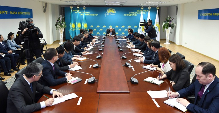 Назарбаев: Әшімбаевтың партия мәртебесі мен рөлін арттыруға үлкен үлес қосатынына сенімдімін