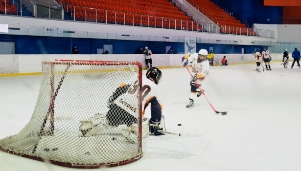 Астанада оқушылар арасында хоккейден жолдастық матч өтті