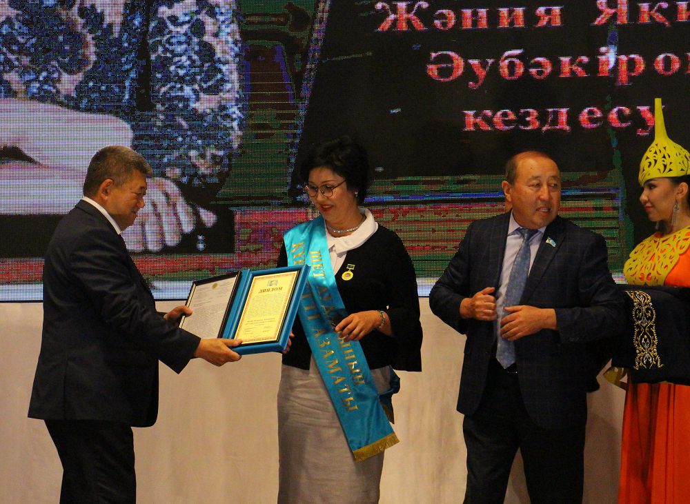 Әйгілі музыкант Жәния Әубәкірова «Шет ауданының құрметті азаматы» атанды