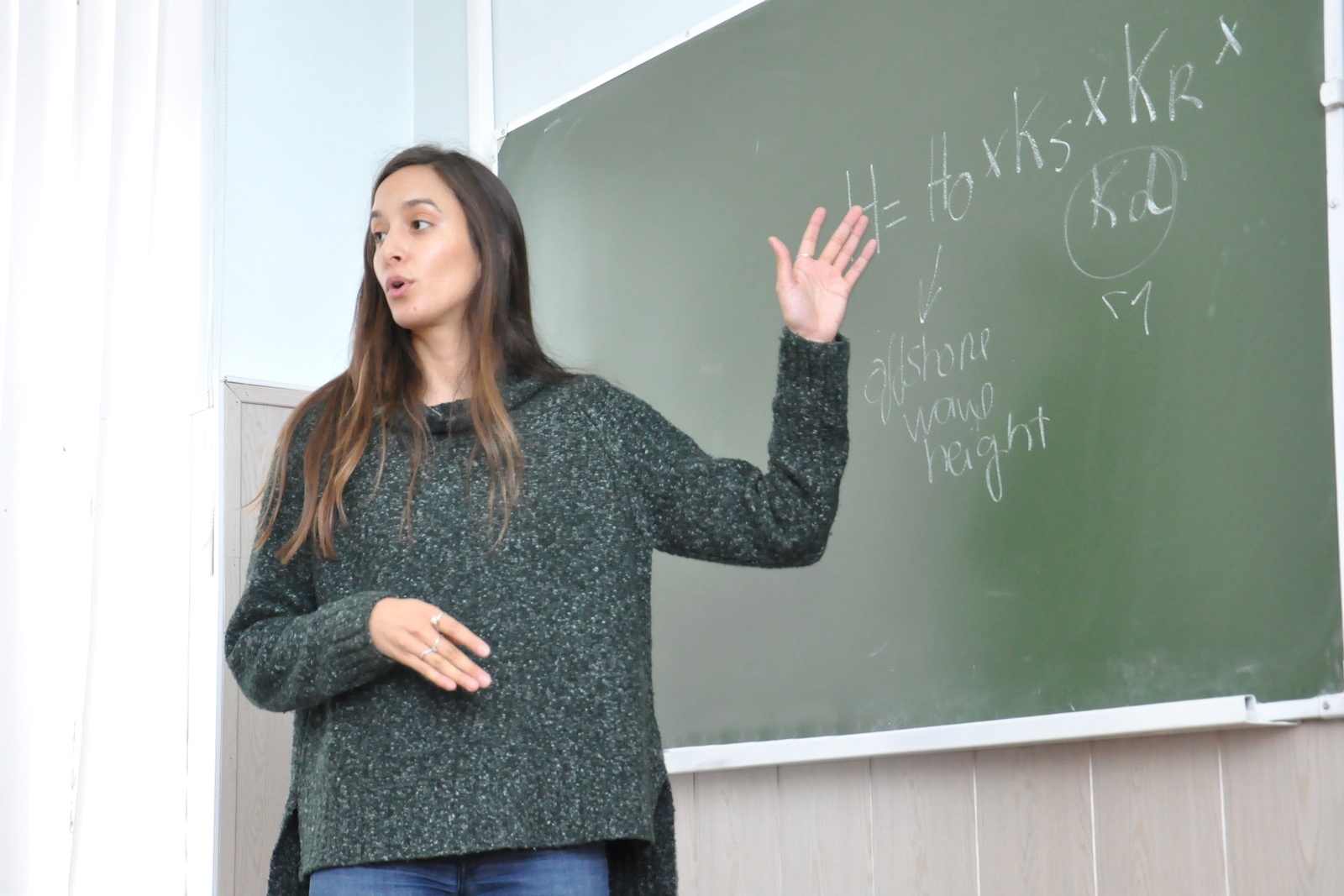 Павлодарда Португалиялық профессор студенттерге дәріс беріп жүр