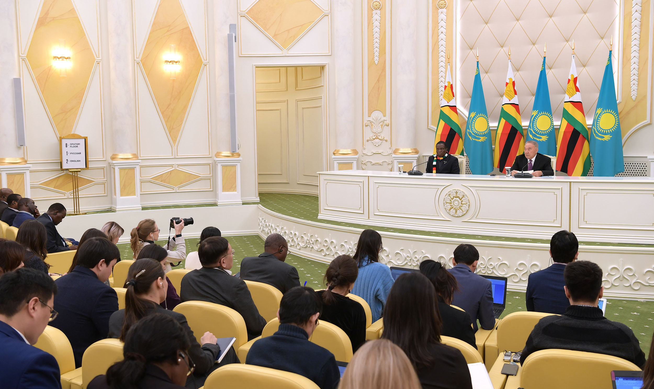 Нұрсұлтан Назарбаев Зимбабве Республикасы Президентінің ресми сапары бойынша брифинг өткізді