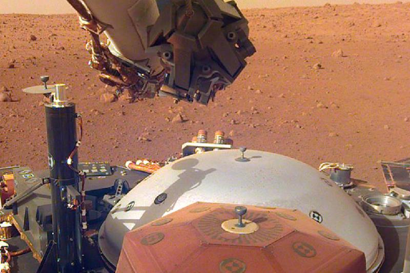 InSight зонды тұңғыш рет Марс топырағын бұрғылады