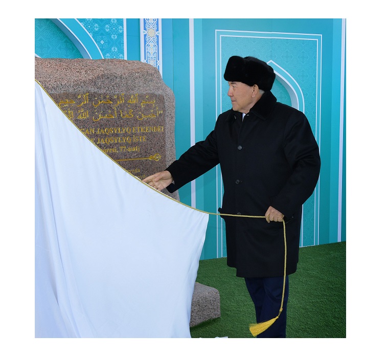 Елбасы Астана қаласында салынатын жаңа мешіттің іргетасын қалау рәсіміне қатысты