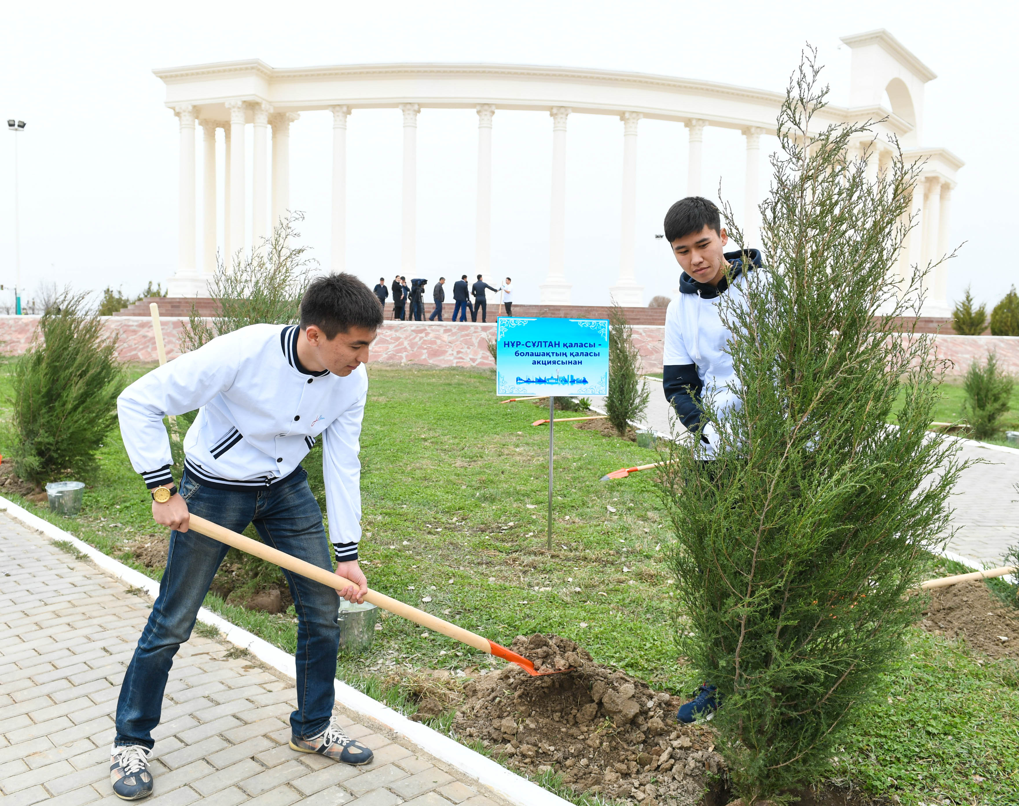Қызылордада Тұңғыш Президент саябағында 2100 ағаш отырғызылды