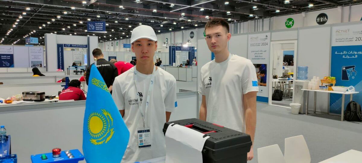 Робототехника: қазақ жастары Абу-Дабиде алтын еншіледі